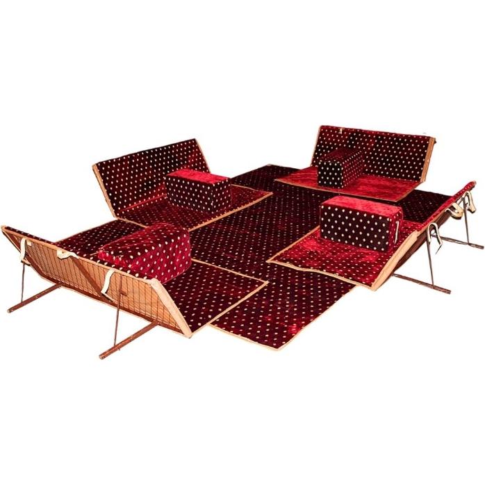 جلسه مع 4 تكايه   8 اشخاص احمر نقطة