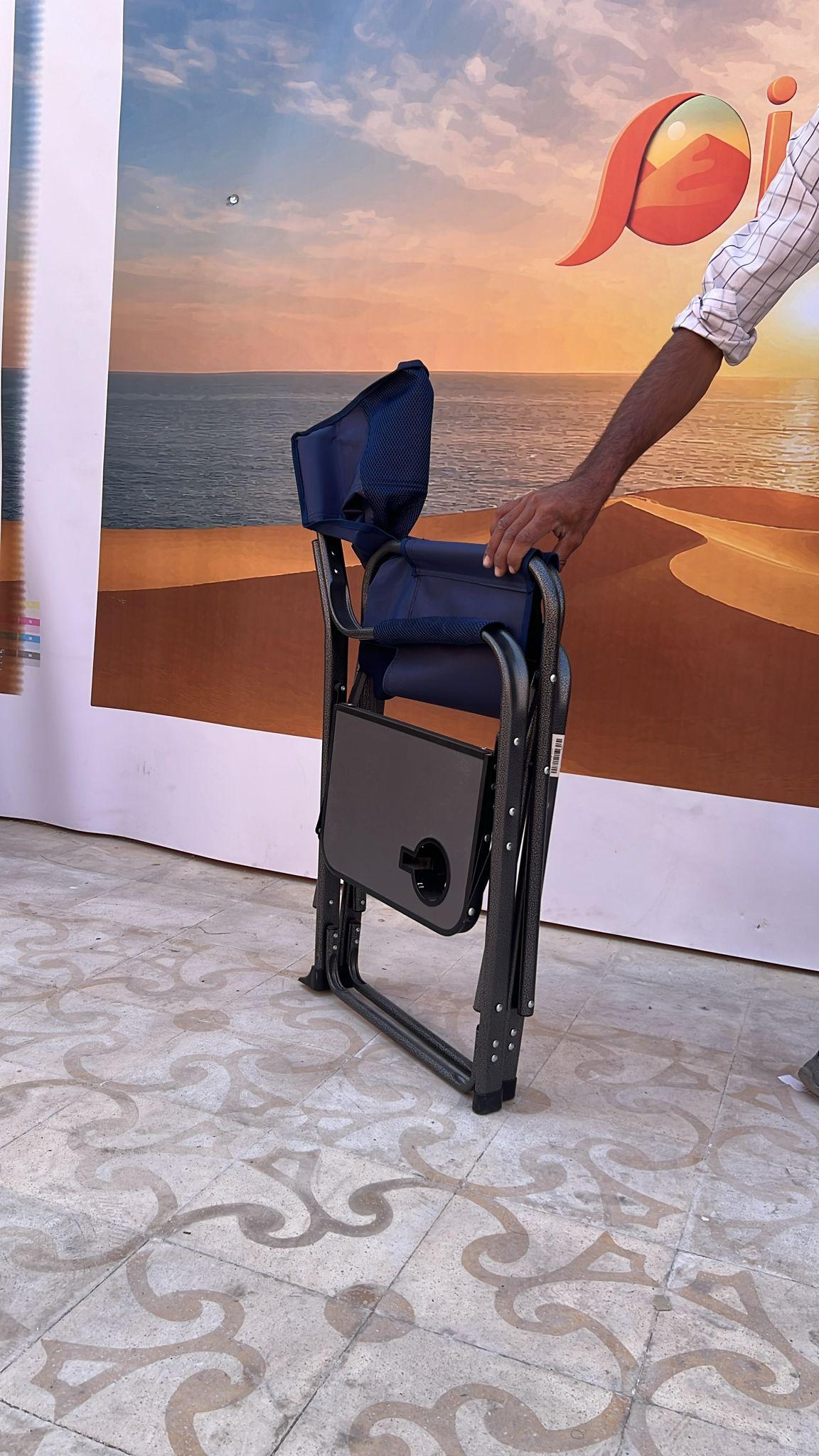 كرسي مع طاوله